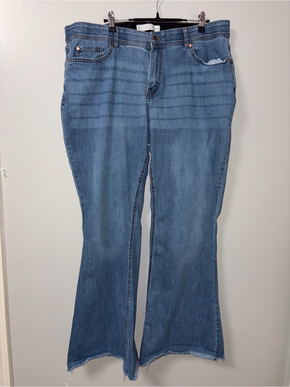 Cato Denim High Rise Jeans Raw Hem 18W Women’s Plus Size Elastic Distressed